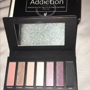 Younique Moonstruck eye palette